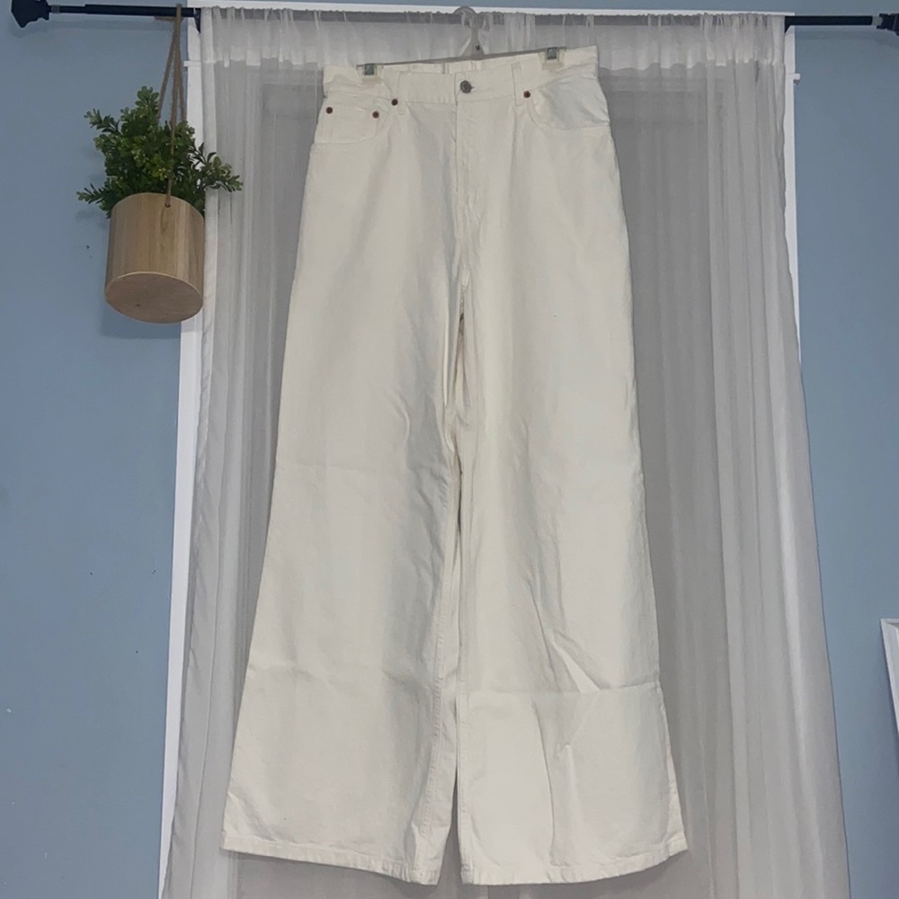 Zara trute wide leg white or cream jeans. Size 10.